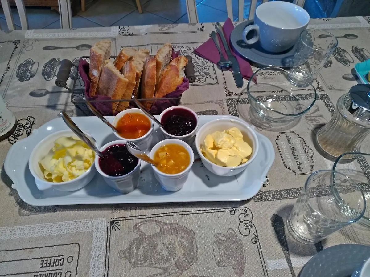 Bed and Breakfast La Voureyline à Saint-Antoine  0*, Saint-Antoine (Isere) France